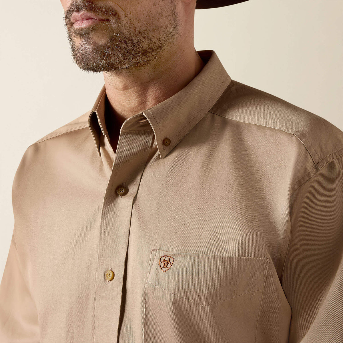 Ariat Classic Solid Twill Classic Fit Shirt