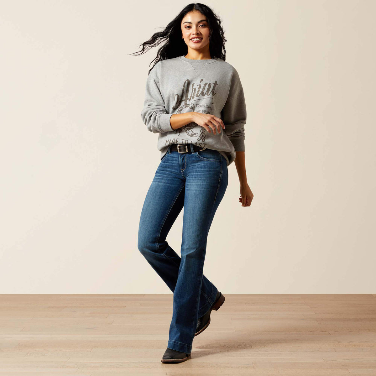 Ariat Quality Scorpion Script Oversized Sweatshirt