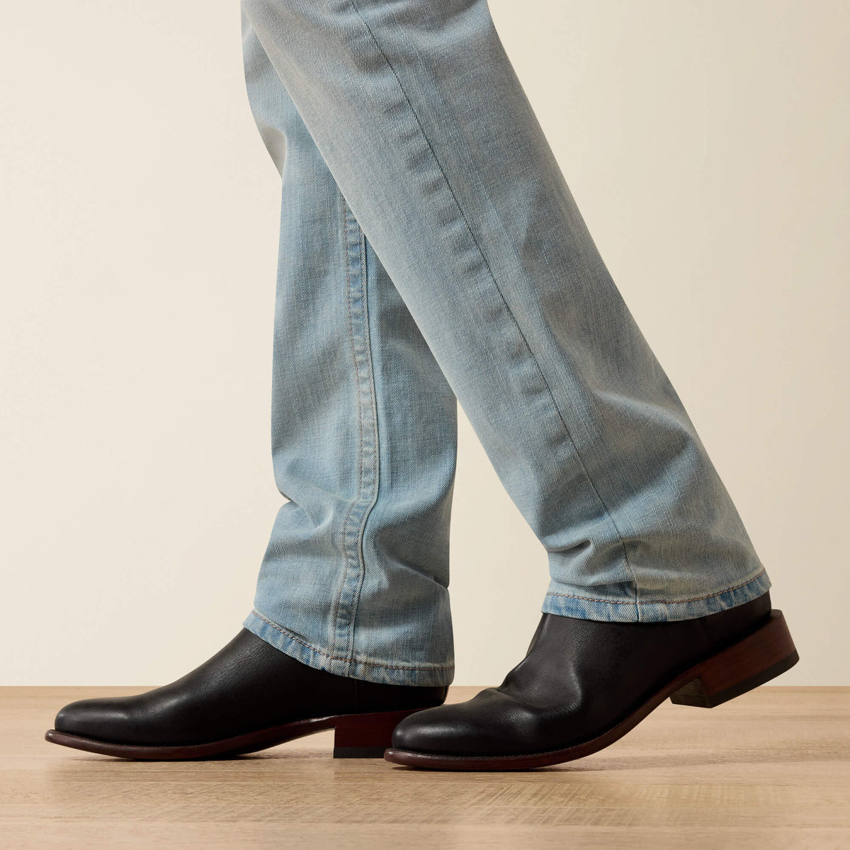 Ariat Smart Buy M8 Modern Hank Slim Straight Leg Jeans
