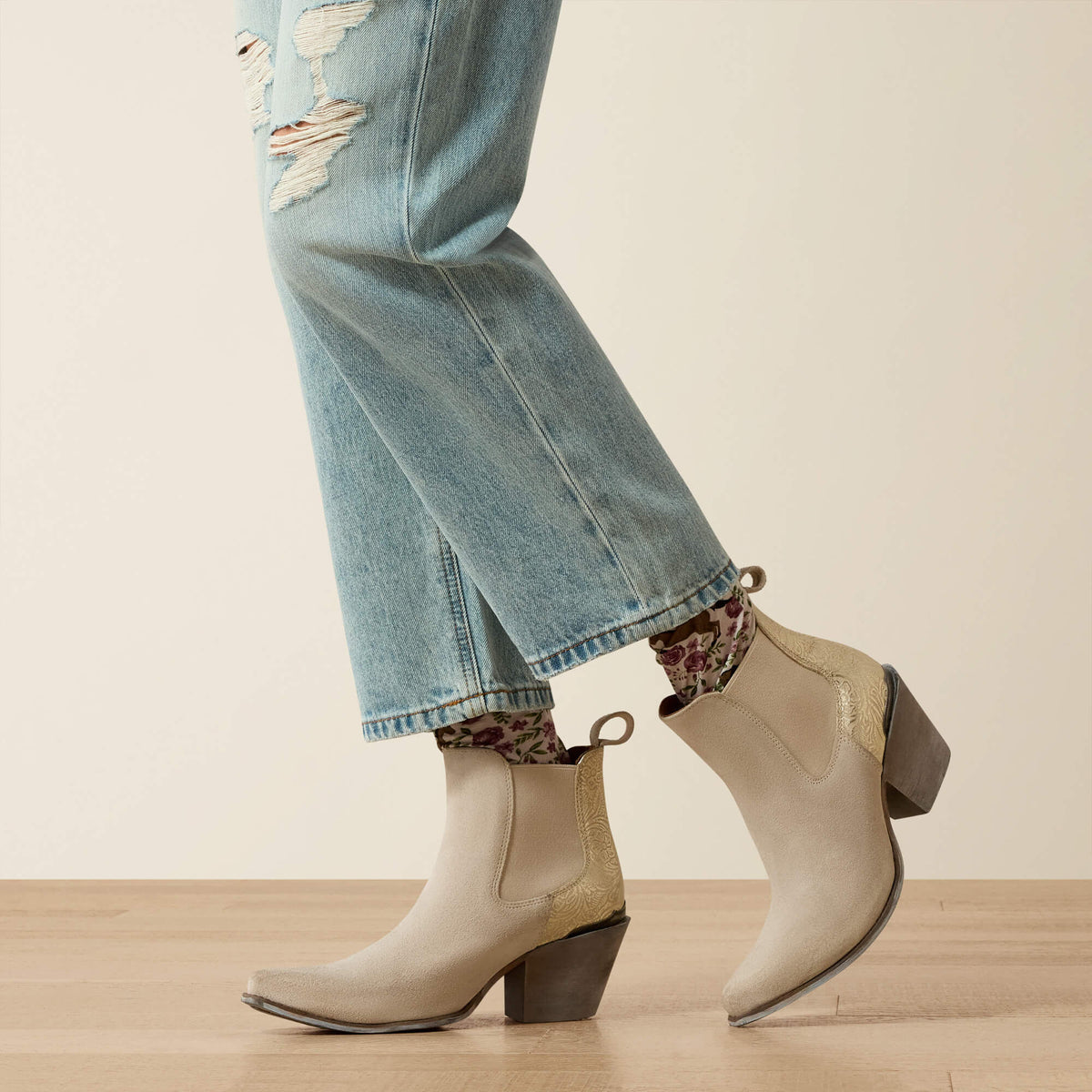 Ariat Discount Ultra High Rise Tomboy Relaxed Straight Leg Jeans